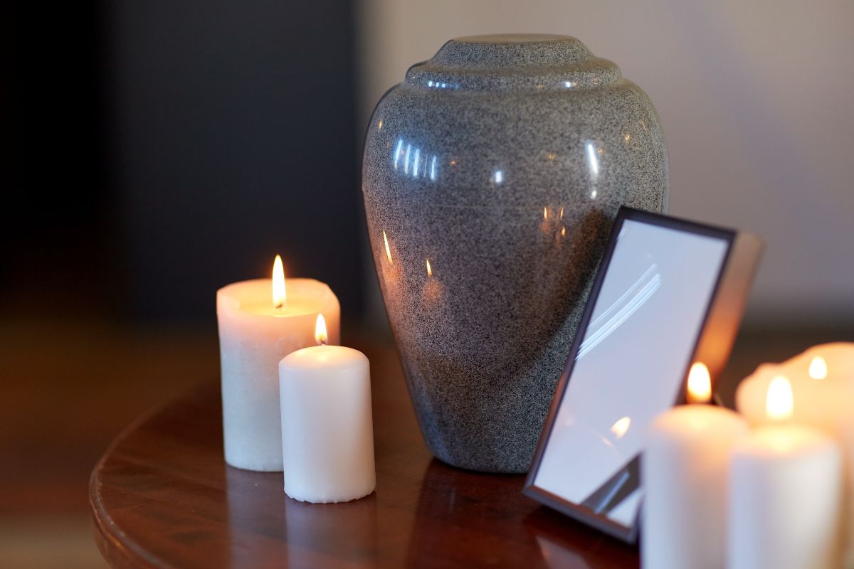 How to Choose the Right Urn for the Ashes of A Loved One