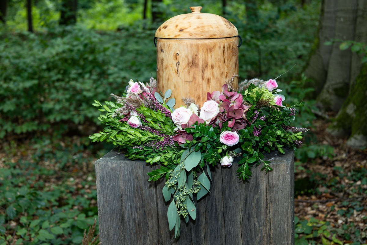 What Are Biodegradable Urns?